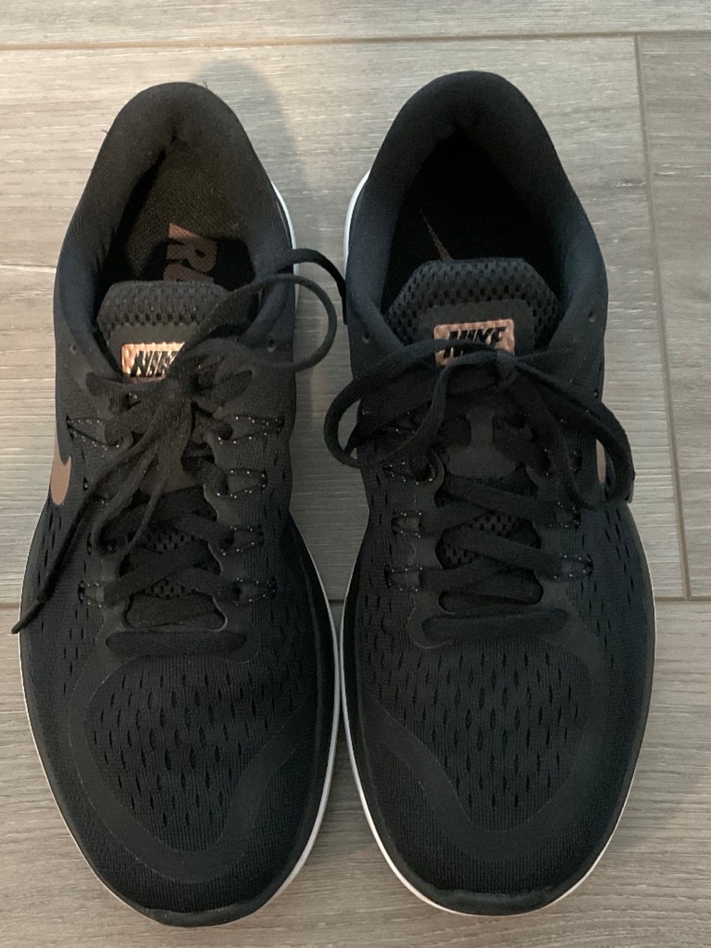 NIKE Running Black /Gold Size 8.5